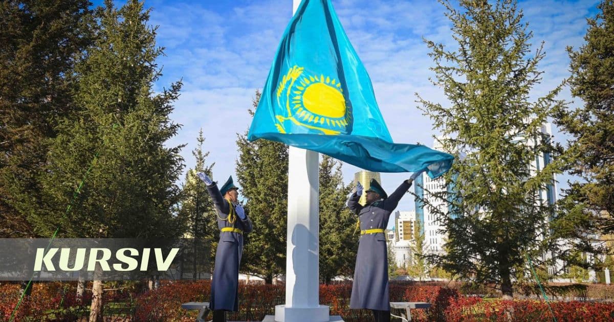 国旗在阿科达升起以纪念共和国日